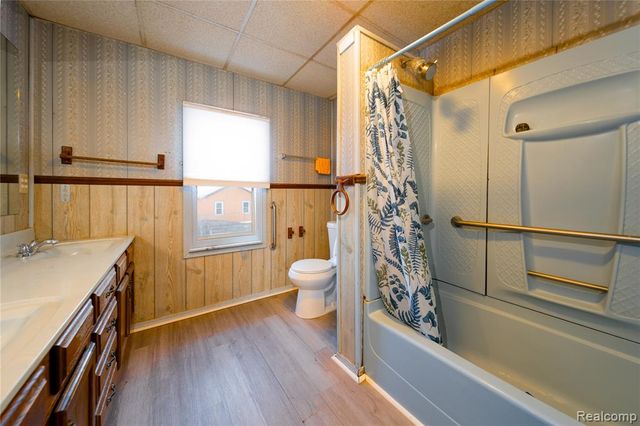 37 Omar Street, Pontiac, MI 48342