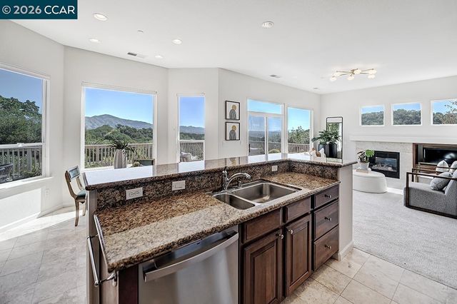 642 Shadowhawk Way, Walnut Creek, CA 94595