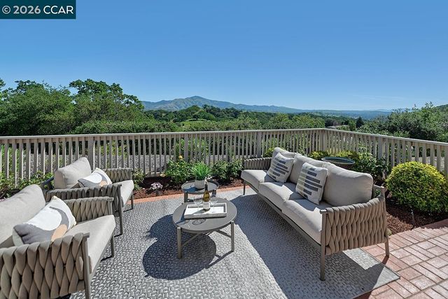 642 Shadowhawk Way, Walnut Creek, CA 94595