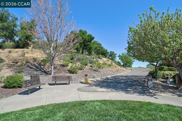 642 Shadowhawk Way, Walnut Creek, CA 94595