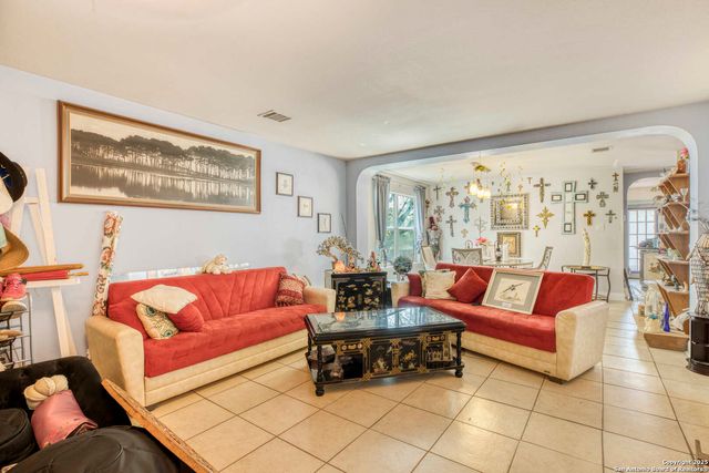 10003 Crystal View, Universal City, TX 78148