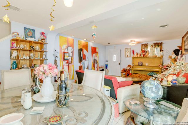 10003 Crystal View, Universal City, TX 78148