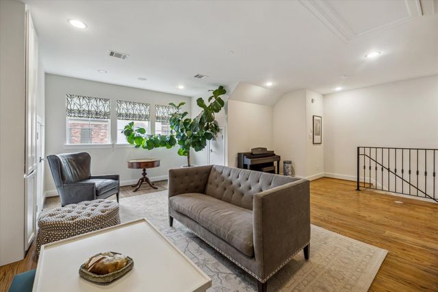 1126 Lake Pointe Parkway, Sugar Land, TX 77478