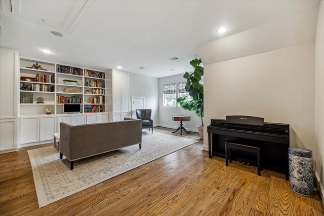 1126 Lake Pointe Parkway, Sugar Land, TX 77478