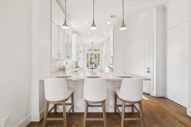 1126 Lake Pointe Parkway, Sugar Land, TX 77478