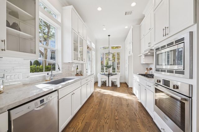 1126 Lake Pointe Parkway, Sugar Land, TX 77478