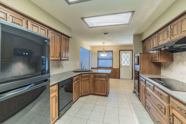 766 S Forest Lane, Duncanville, TX 75116