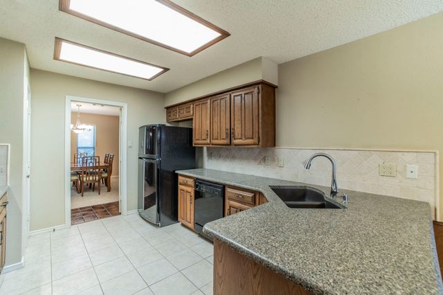 766 S Forest Lane, Duncanville, TX 75116