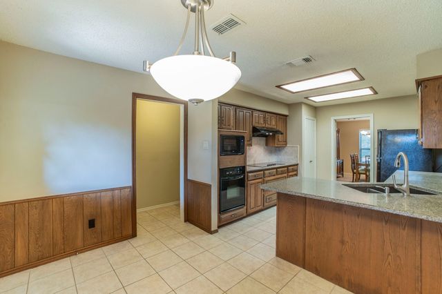 766 S Forest Lane, Duncanville, TX 75116