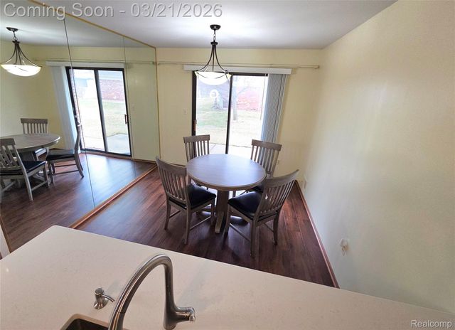 11700 Amber Le Drive, Warren, MI 48093