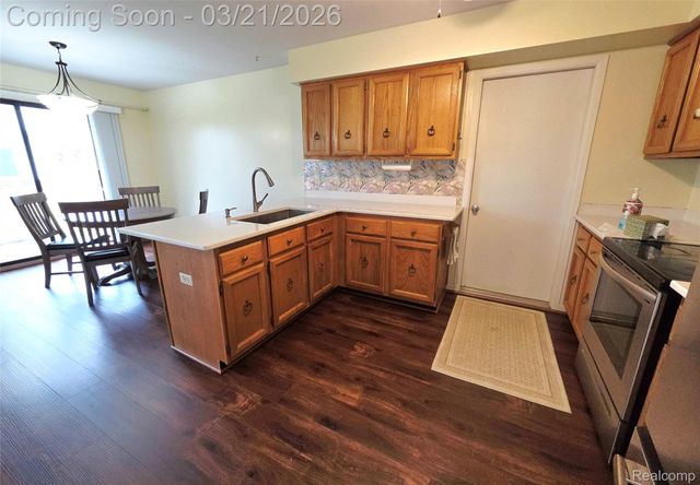 11700 Amber Le Drive, Warren, MI 48093