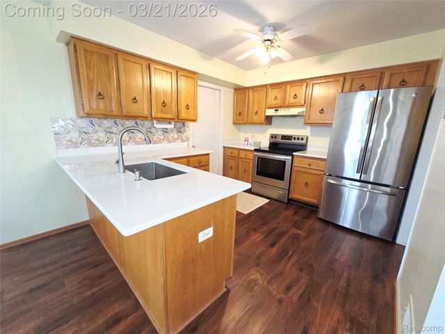 11700 Amber Le Drive, Warren, MI 48093