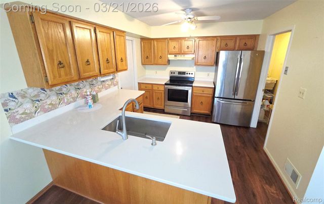 11700 Amber Le Drive, Warren, MI 48093