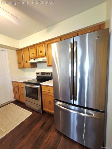 11700 Amber Le Drive, Warren, MI 48093