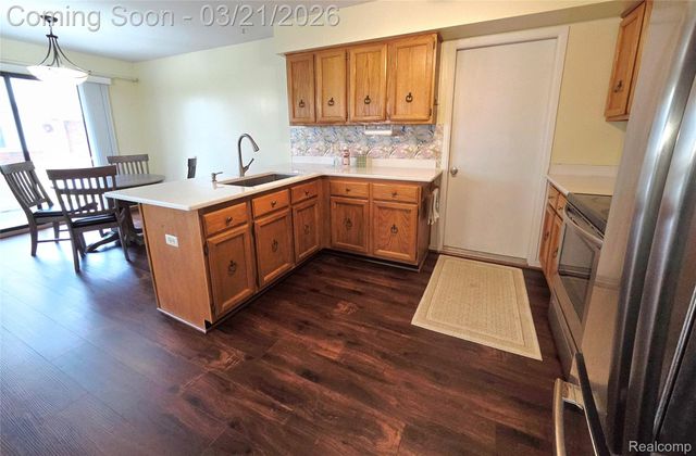 11700 Amber Le Drive, Warren, MI 48093