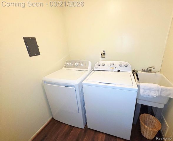 11700 Amber Le Drive, Warren, MI 48093