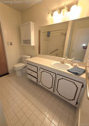 11700 Amber Le Drive, Warren, MI 48093