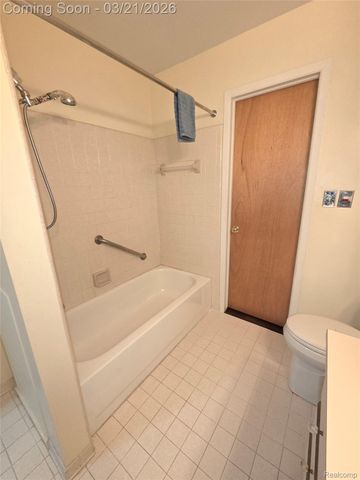 11700 Amber Le Drive, Warren, MI 48093