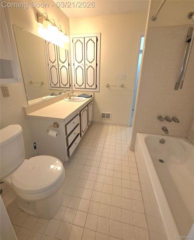 11700 Amber Le Drive, Warren, MI 48093