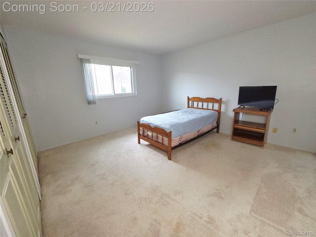 11700 Amber Le Drive, Warren, MI 48093