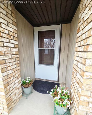 11700 Amber Le Drive, Warren, MI 48093