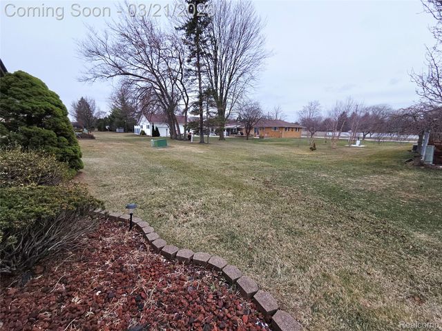 11700 Amber Le Drive, Warren, MI 48093