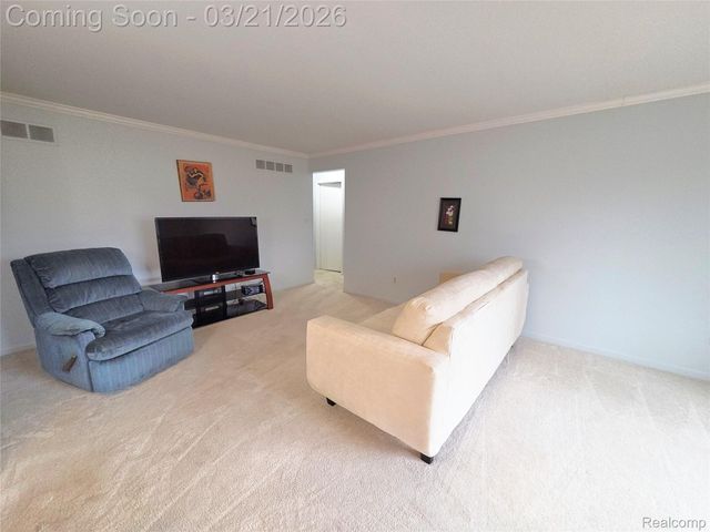 11700 Amber Le Drive, Warren, MI 48093