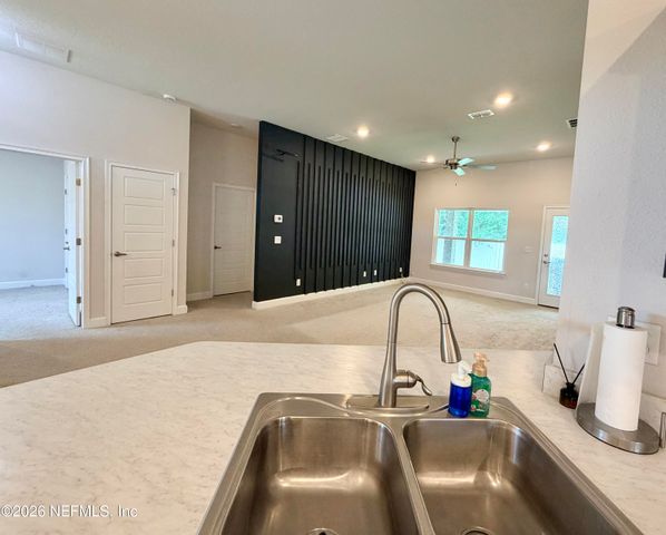 8124 HELMSLEY Boulevard, Jacksonville, FL 32219
