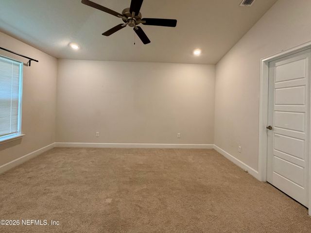 8124 HELMSLEY Boulevard, Jacksonville, FL 32219
