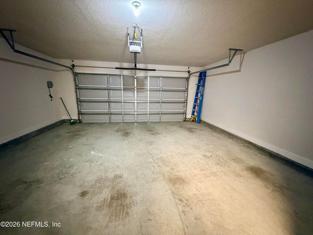 8124 HELMSLEY Boulevard, Jacksonville, FL 32219