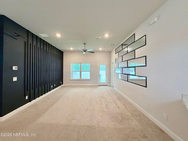 8124 HELMSLEY Boulevard, Jacksonville, FL 32219
