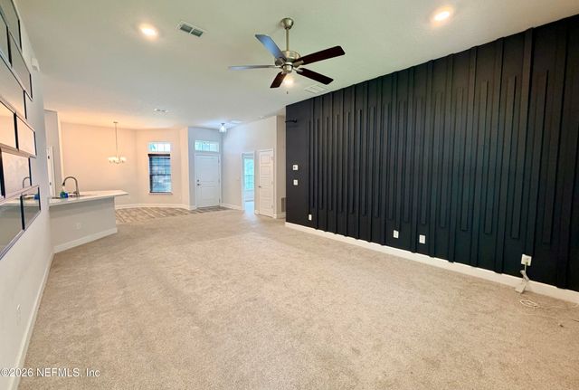 8124 HELMSLEY Boulevard, Jacksonville, FL 32219