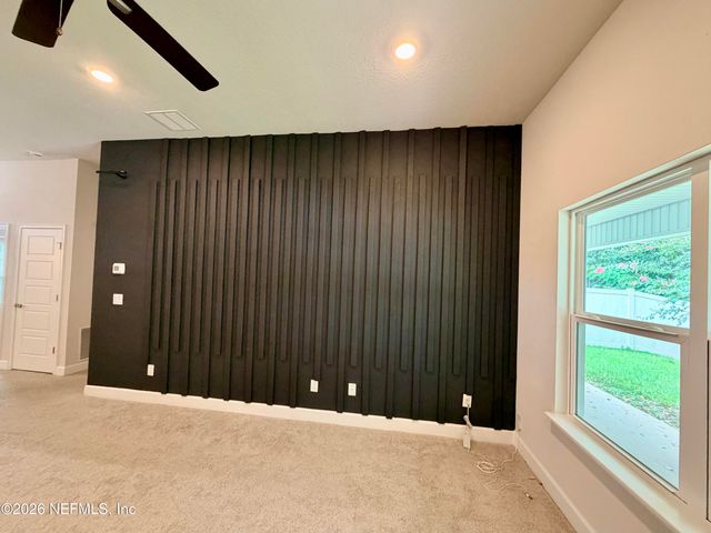 8124 HELMSLEY Boulevard, Jacksonville, FL 32219