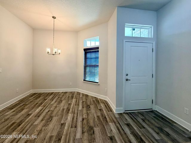 8124 HELMSLEY Boulevard, Jacksonville, FL 32219