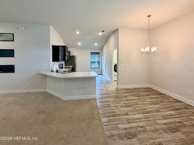 8124 HELMSLEY Boulevard, Jacksonville, FL 32219