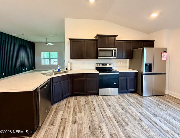 8124 HELMSLEY Boulevard, Jacksonville, FL 32219