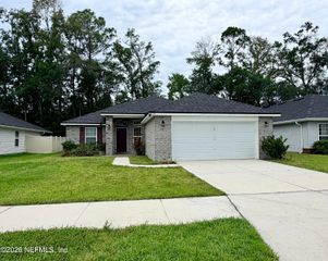 8124 HELMSLEY Boulevard, Jacksonville, FL 32219