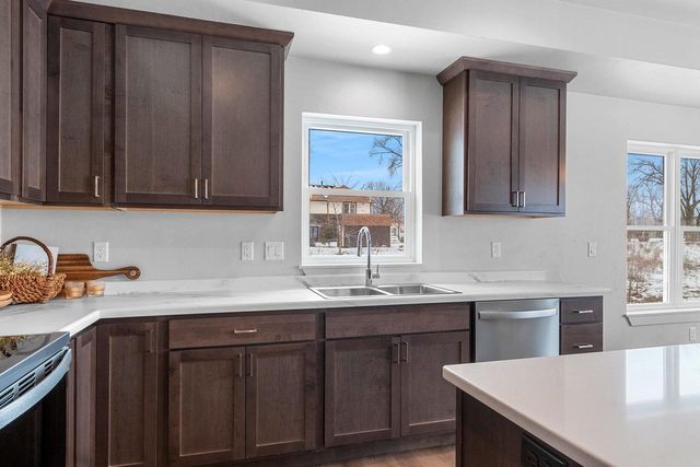 210 CLUBHOUSE LANE, Kimberly, WI 54913