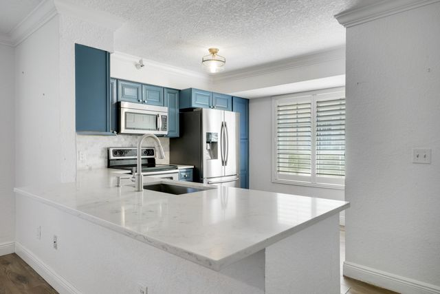 127 Yacht Club Way 101, Hypoluxo, FL 33462