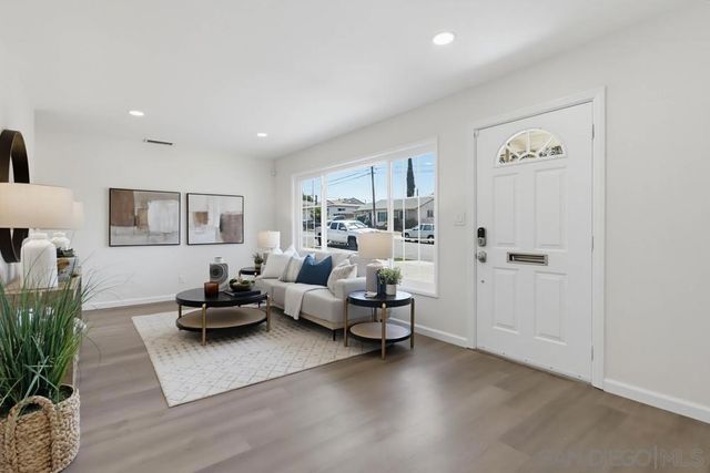 6930 Bruce Ct, La Mesa, CA 91942