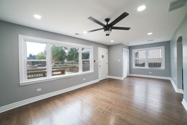 4854 S Latrobe Avenue, Chicago, IL 60638