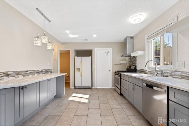 496 Westgate Drive, Edison, NJ 08820