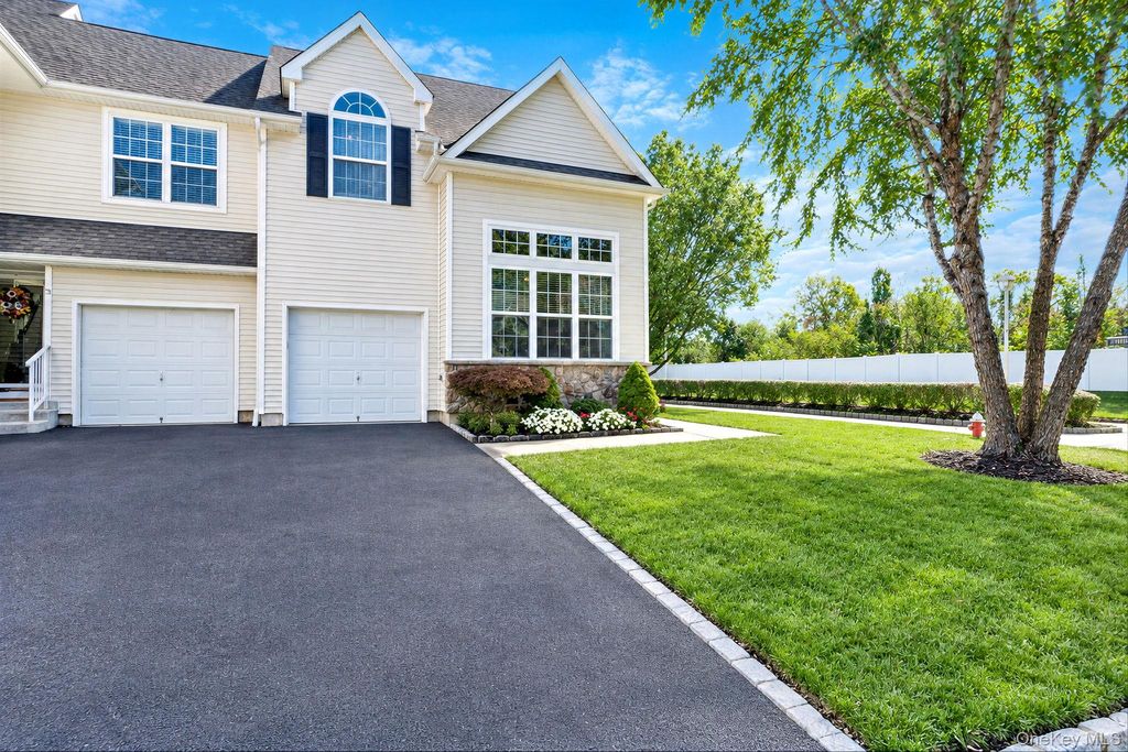 1 Grand Canyon Court, Bohemia, NY 11716 — photo 2
