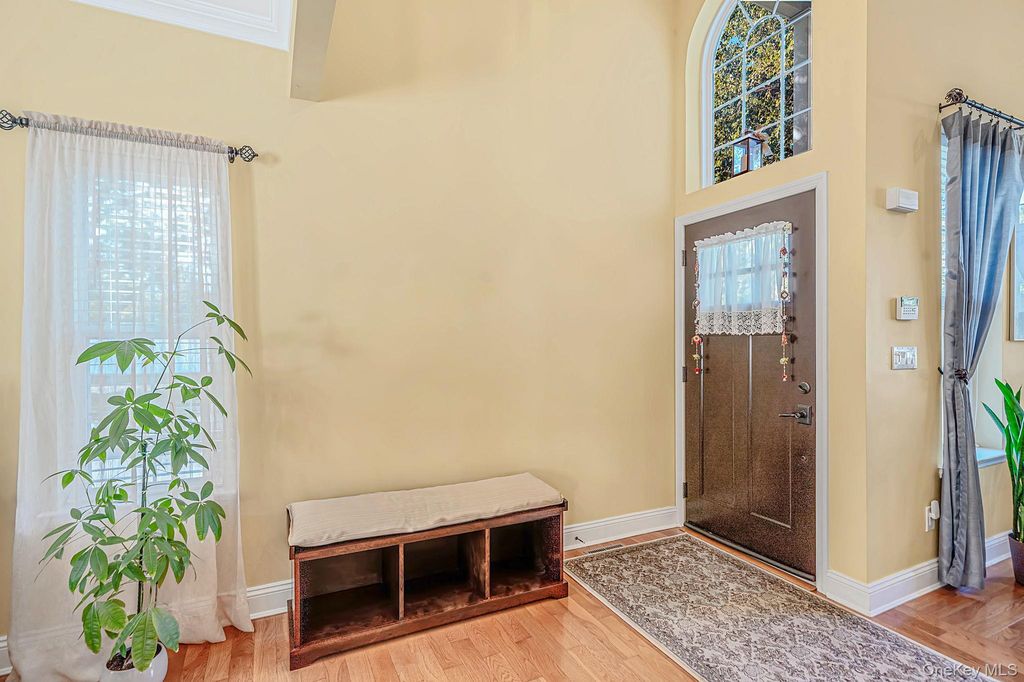 1 Grand Canyon Court, Bohemia, NY 11716 — photo 4