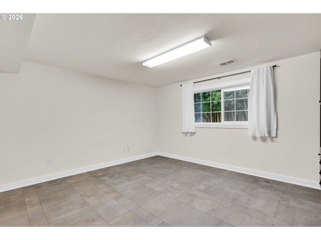 18370 FRANKLIN Way, Gladstone, OR 97027