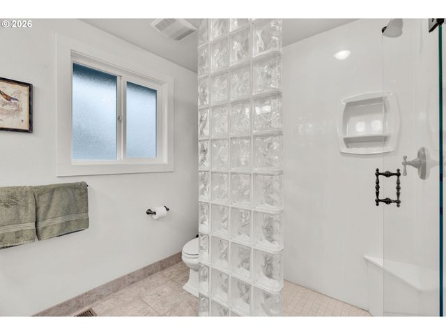 18370 FRANKLIN Way, Gladstone, OR 97027