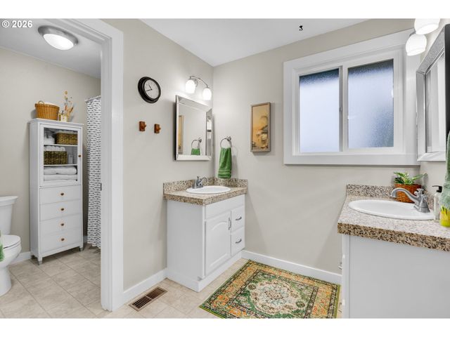 18370 FRANKLIN Way, Gladstone, OR 97027