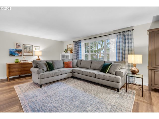 18370 FRANKLIN Way, Gladstone, OR 97027