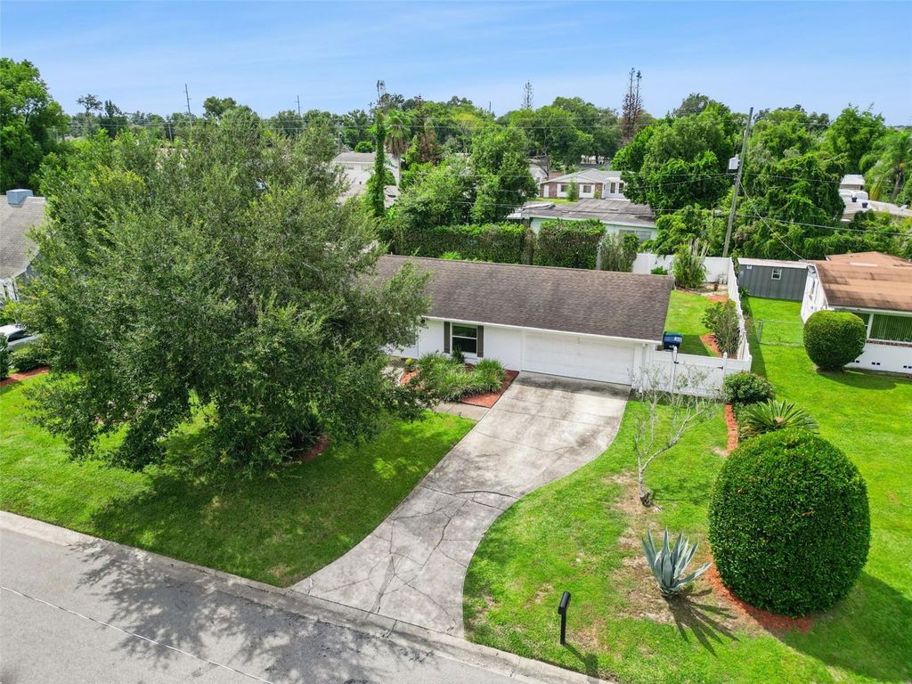 Image 54 of property listing at 4628 S SHORE ROAD, Orlando, FL 32839