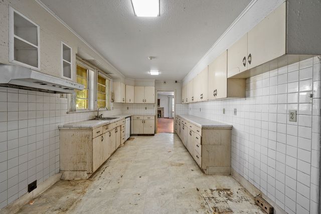 1114 W Walker Street, Denison, TX 75020